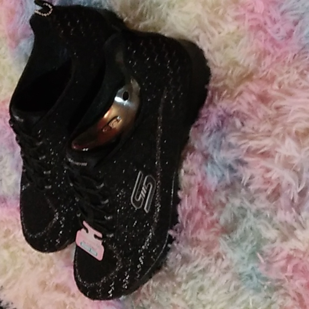 Womens size 9 black skechers